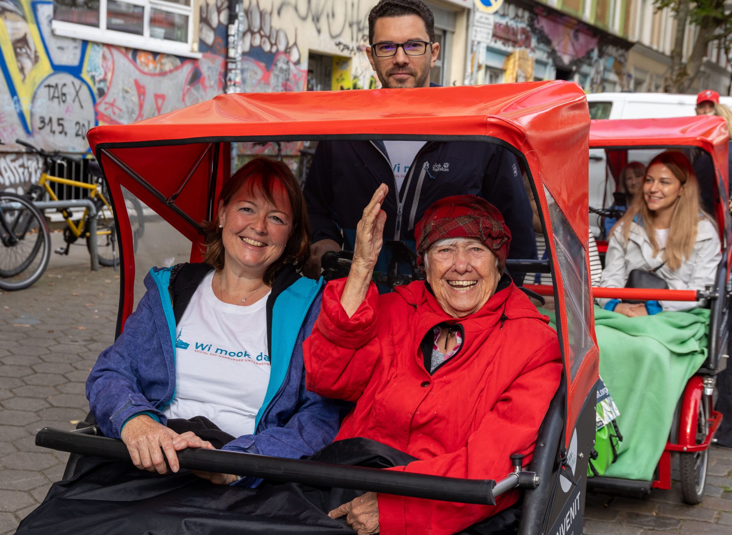 Wi mook dat 2025, Basler AG, Convenit e.V.. Rikschafahrt Seniorinnen Domizil Wi mook dat. Nur gemeinsam sind wir gut